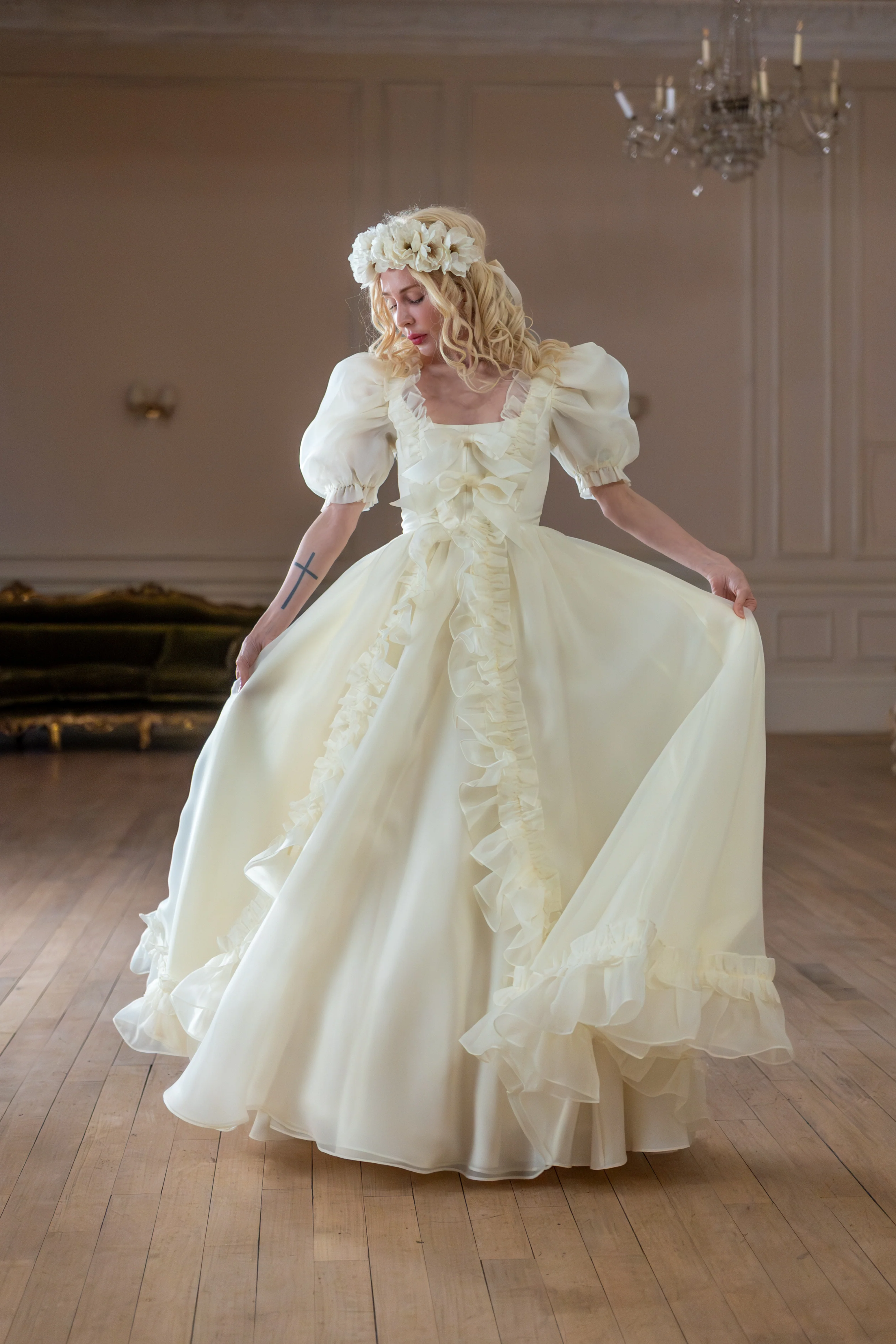Angelic Kisses Duchess Gown - Image 13
