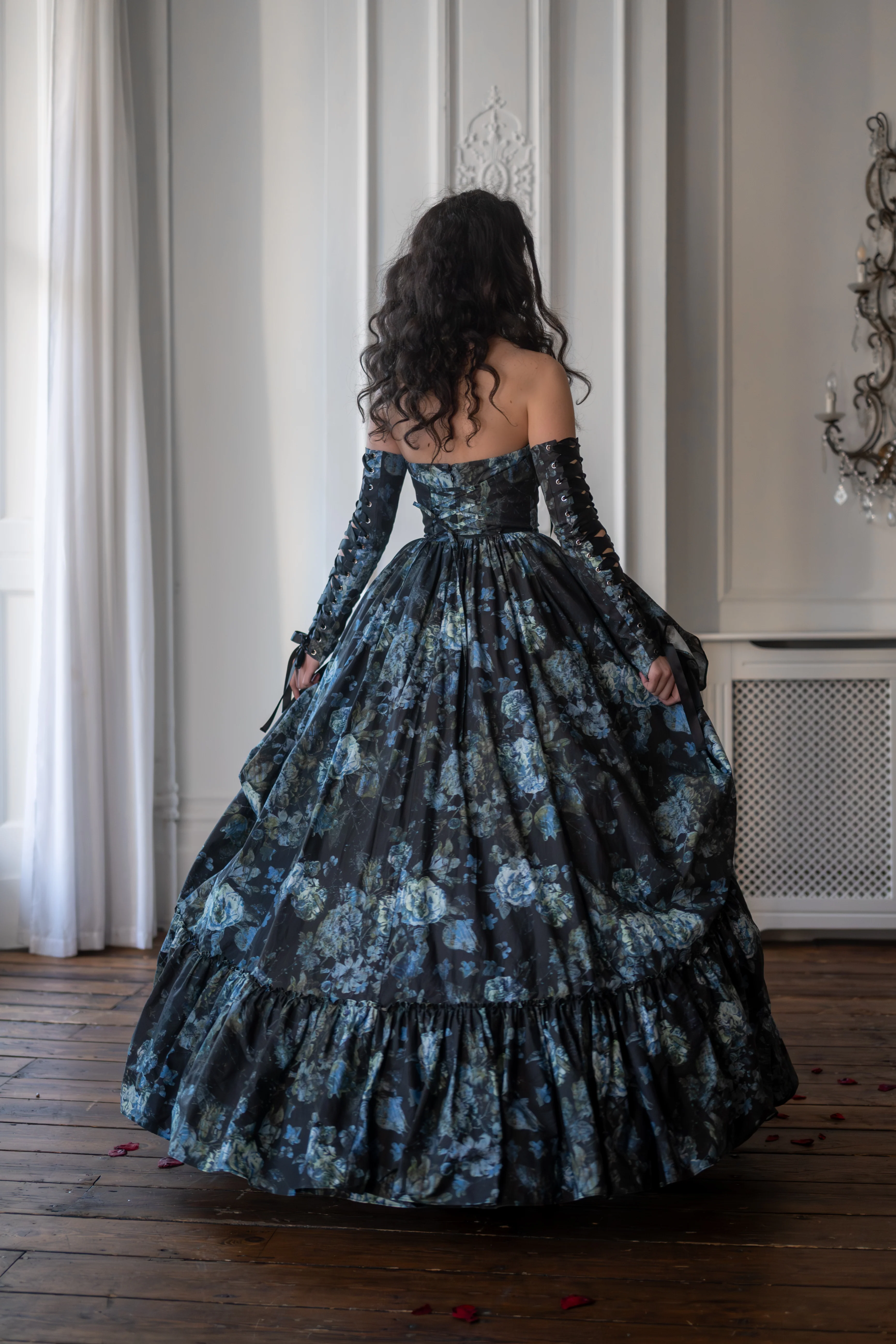 Entwined Souls Carmilla Gown - Image 14