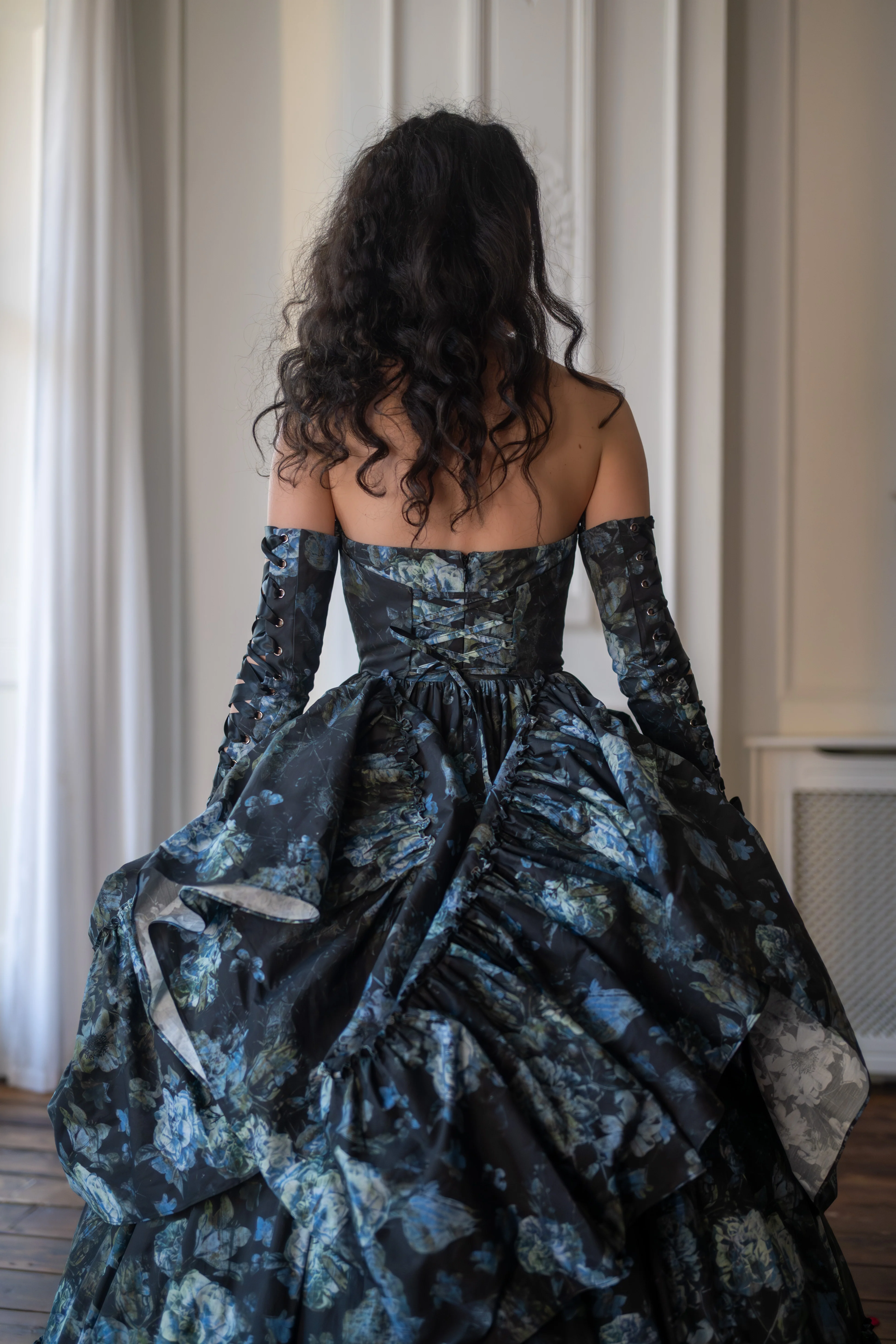 Entwined Souls Carmilla Gown - Image 5