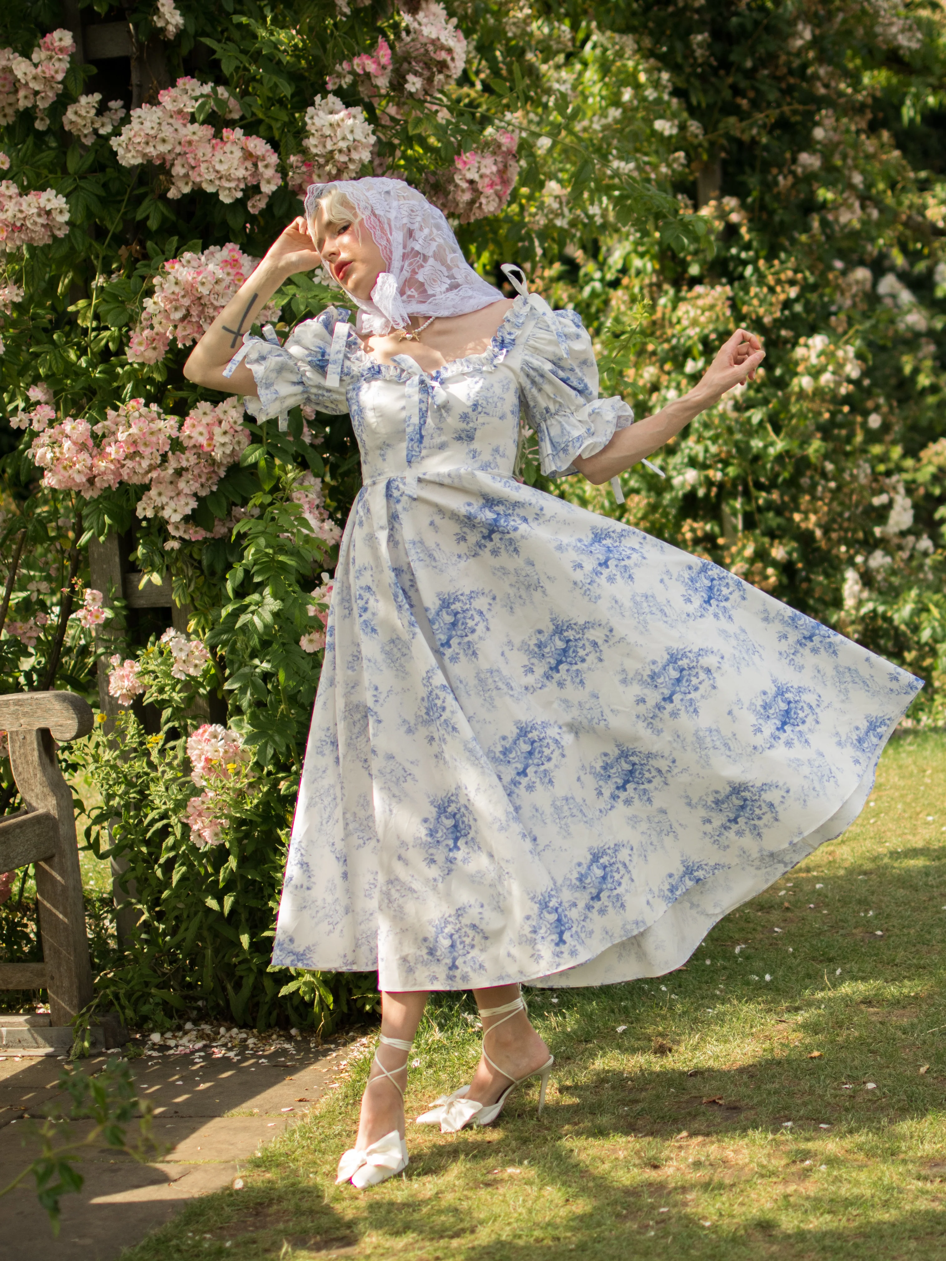 French Porcelain Parlour Games Dress - Image 14