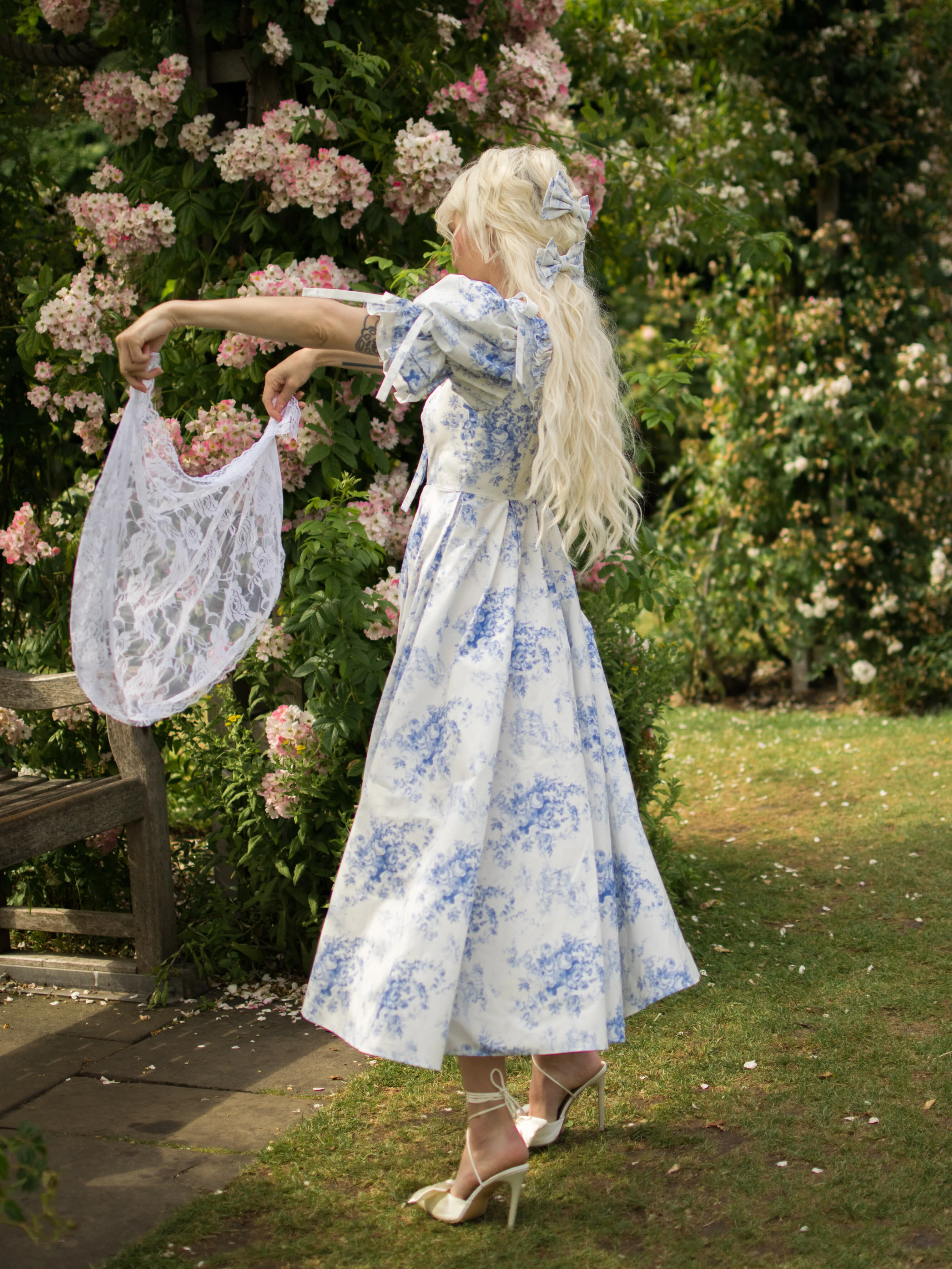 French Porcelain Parlour Games Dress - Image 7