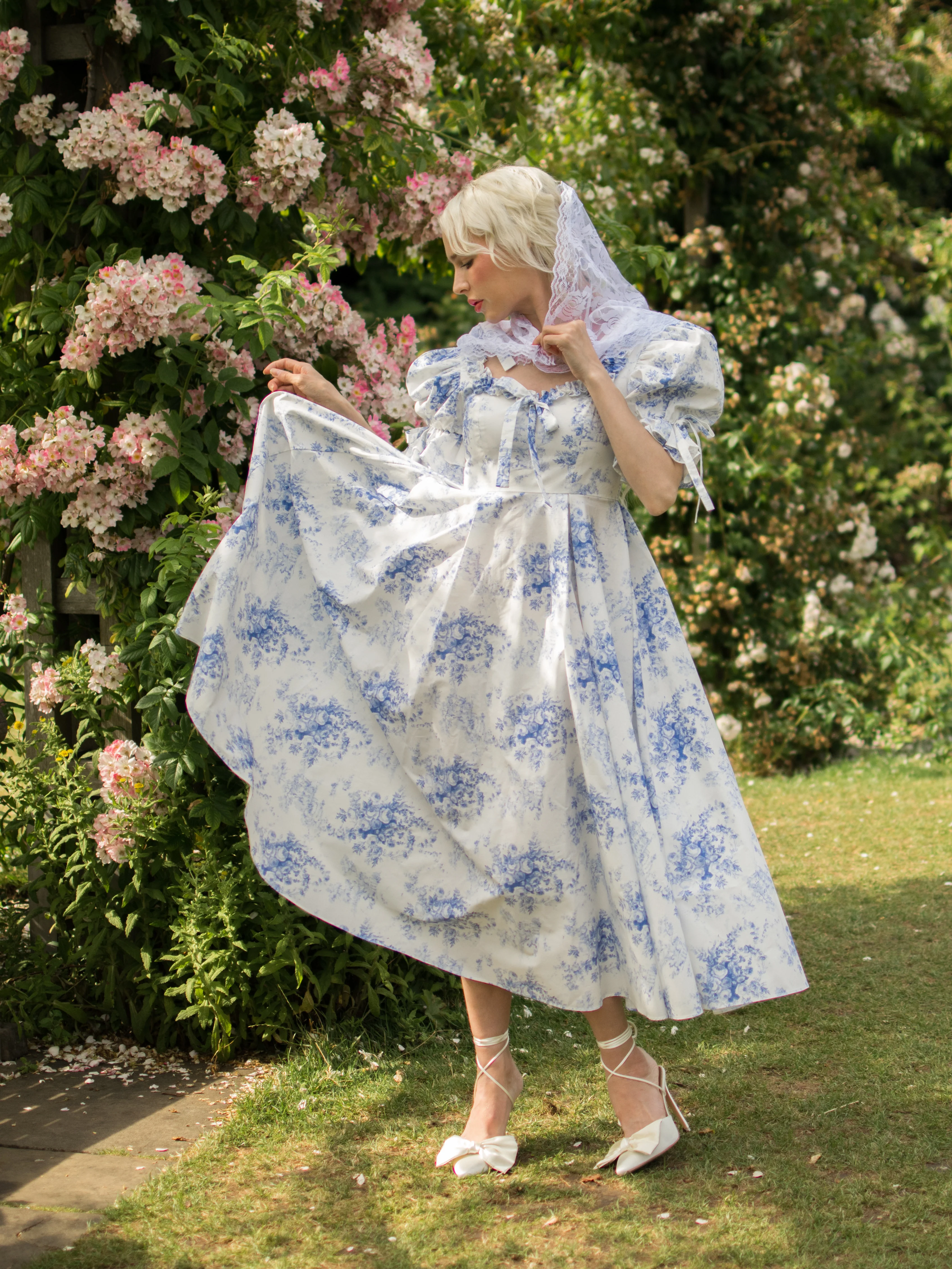 French Porcelain Parlour Games Dress - Image 9