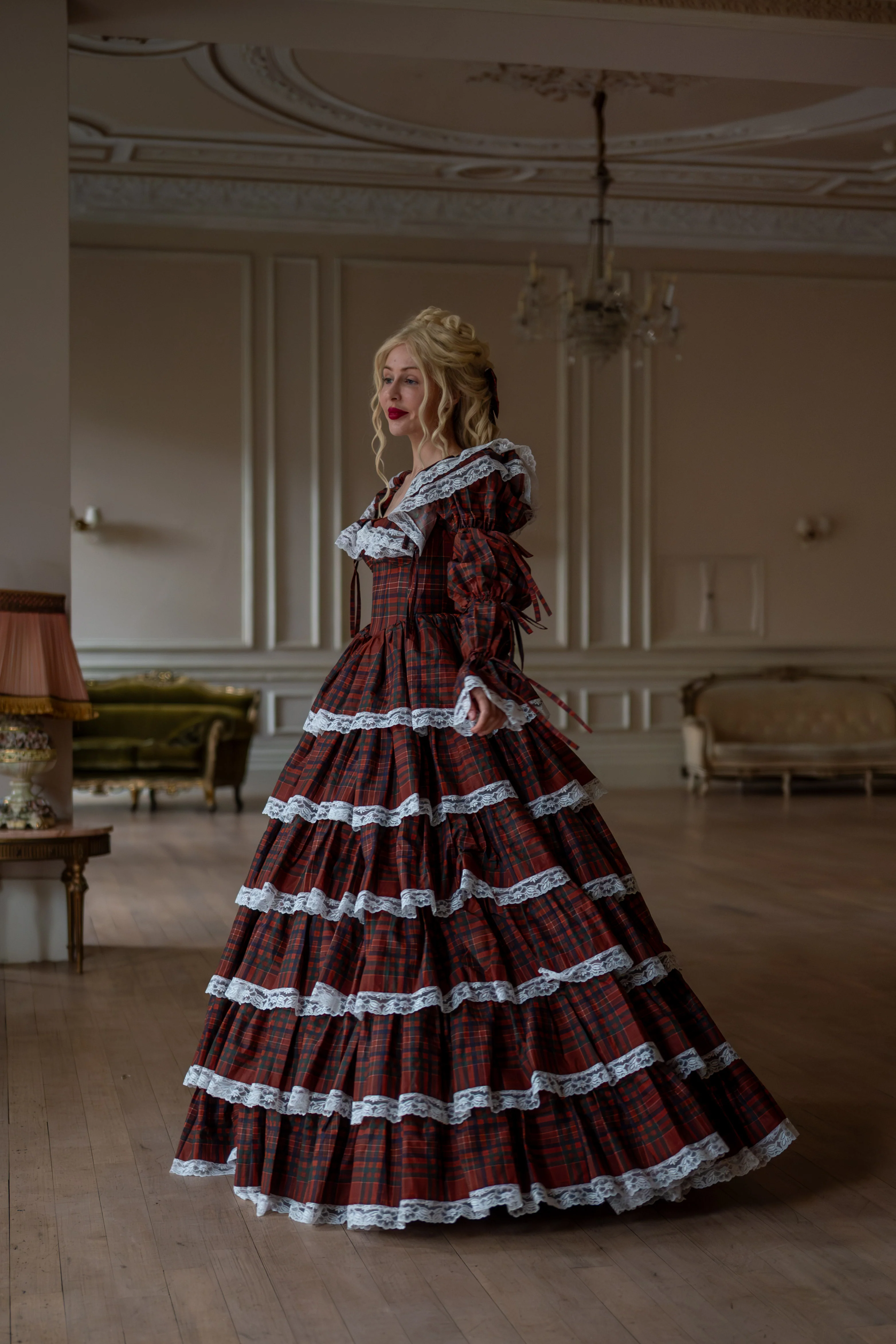 Highland Fling Age of Innocence Gown - Image 12