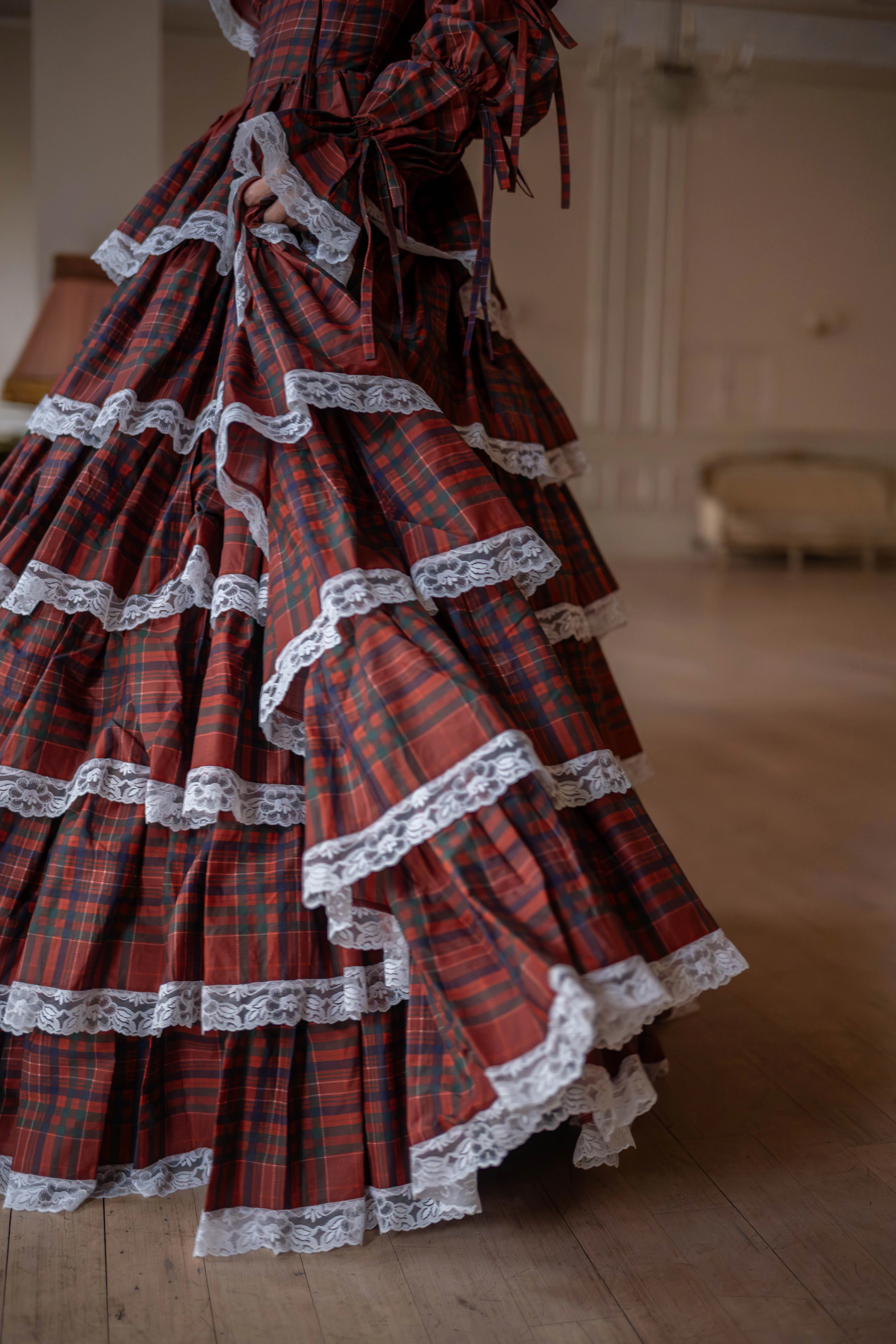 Highland Fling Age of Innocence Gown - Image 13