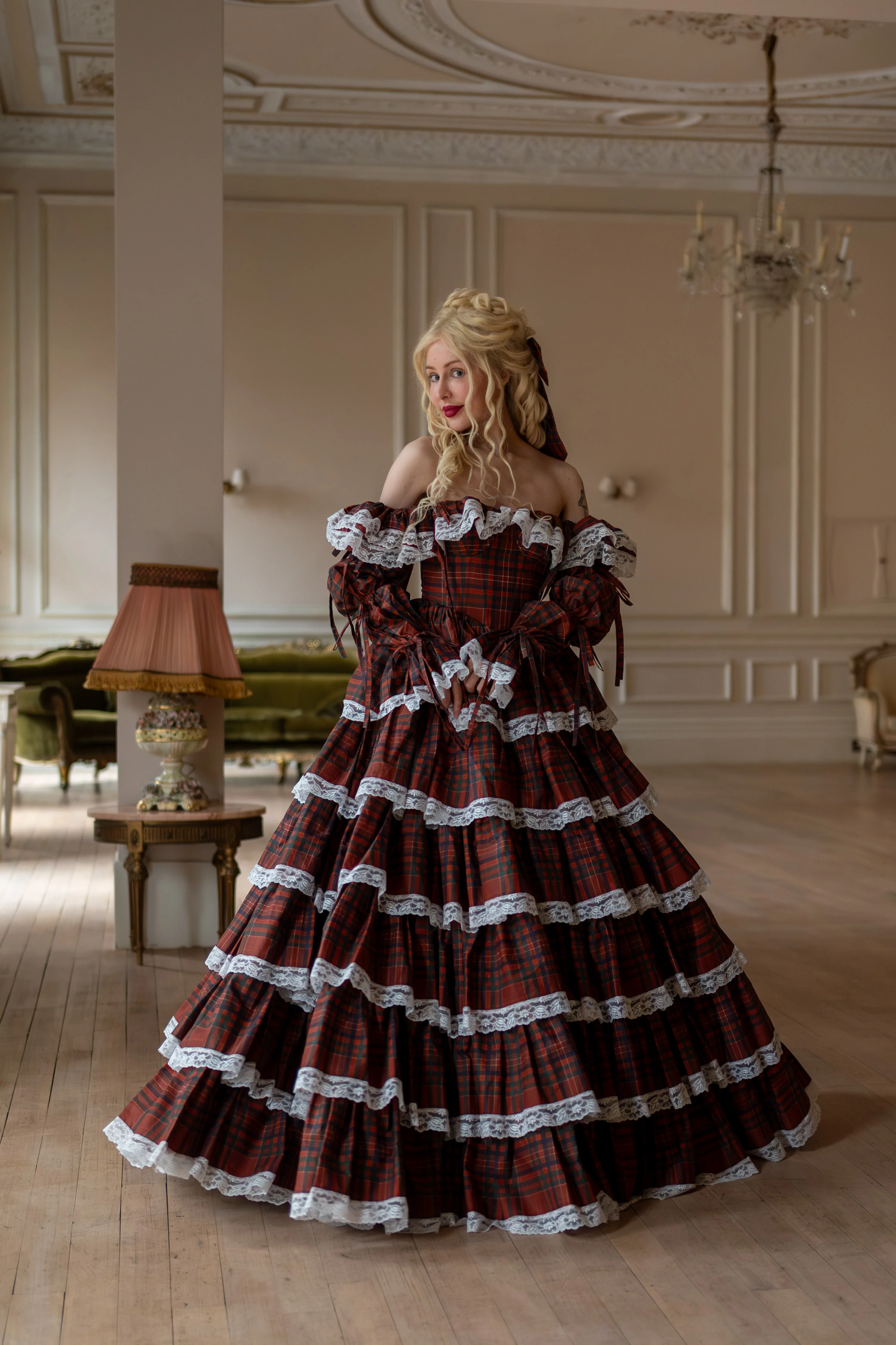 Highland Fling Age of Innocence Gown - Image 15