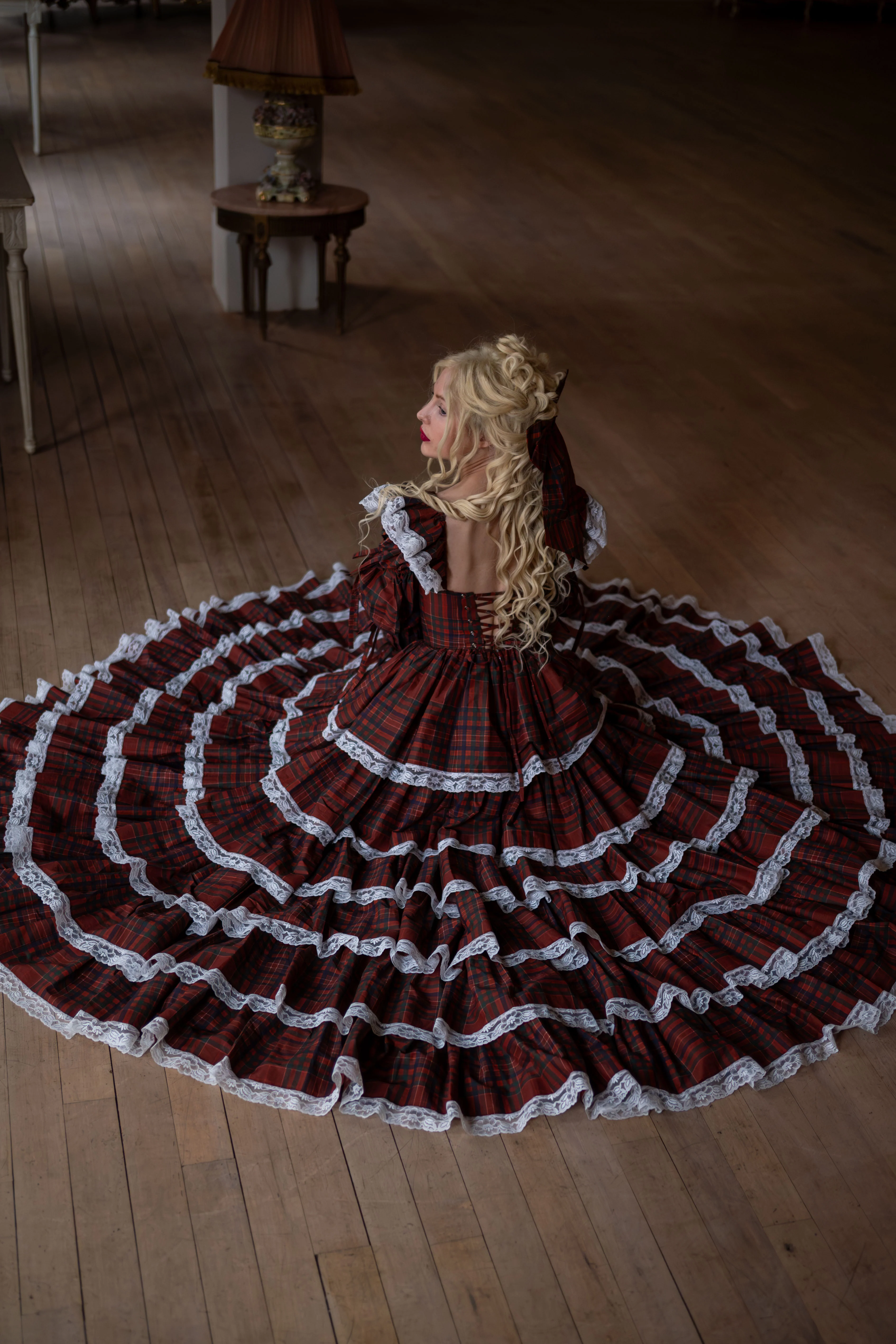 Highland Fling Age of Innocence Gown - Image 17