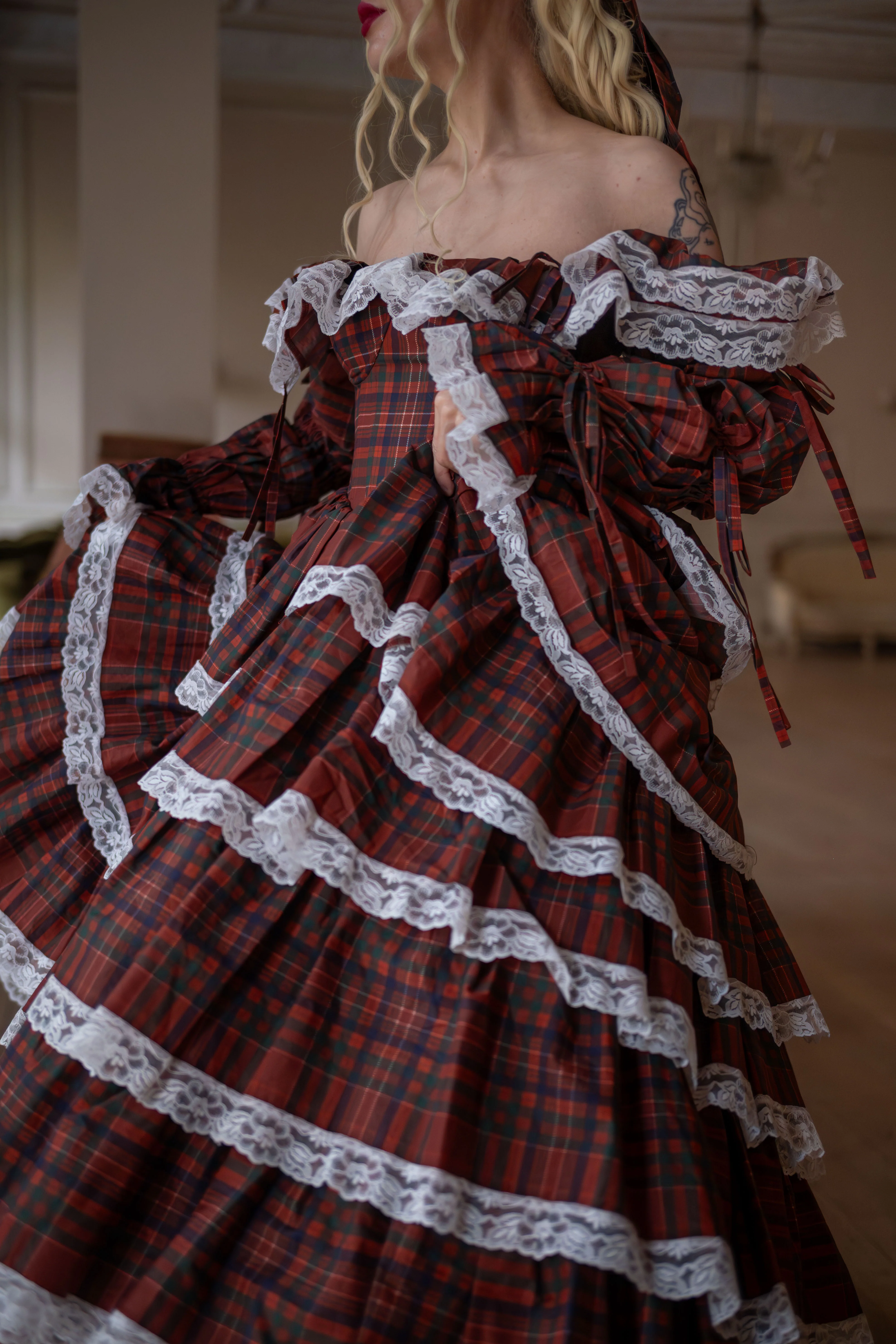 Highland Fling Age of Innocence Gown - Image 9
