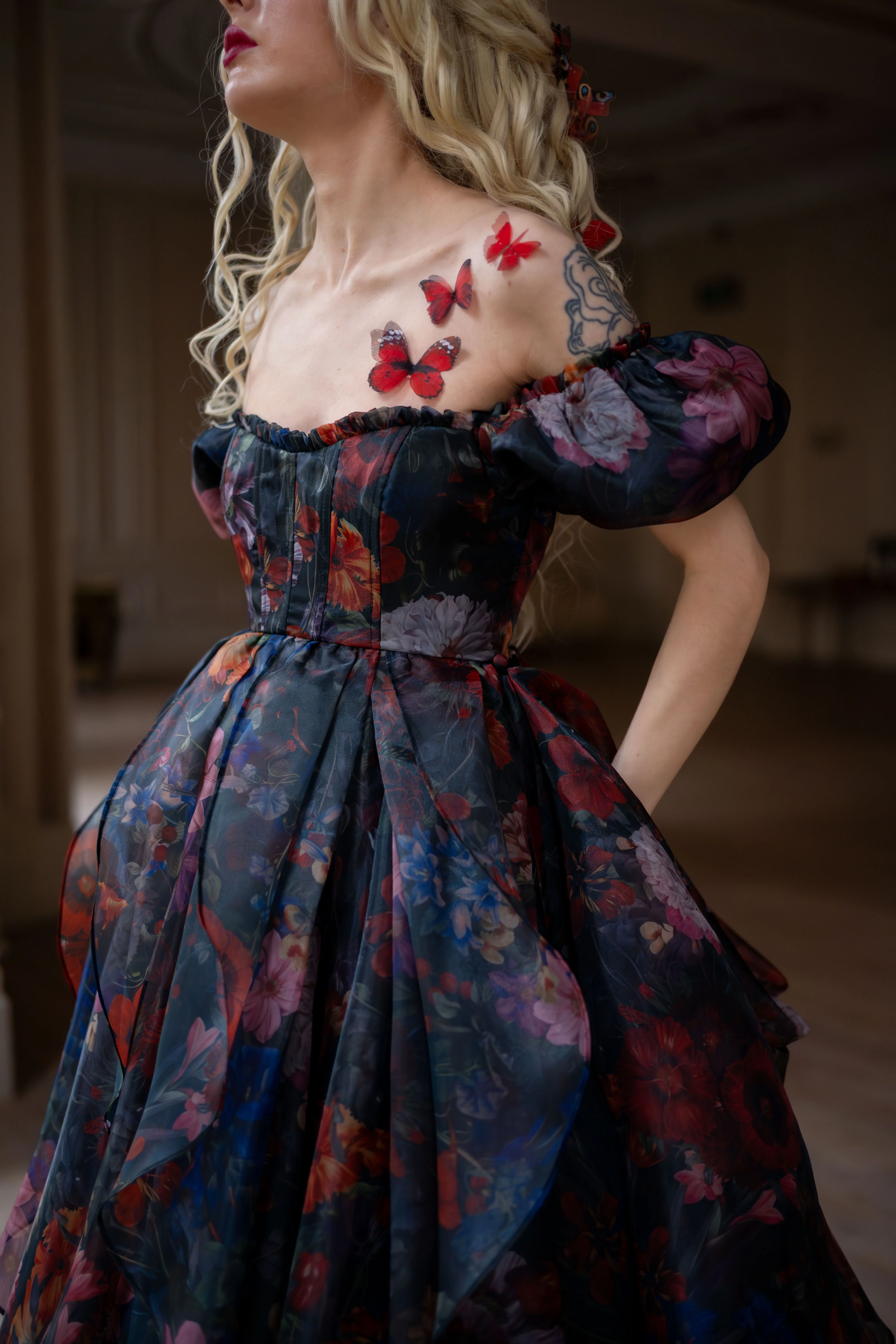 Jardin d’Ébène Renaissance Gown - Image 10