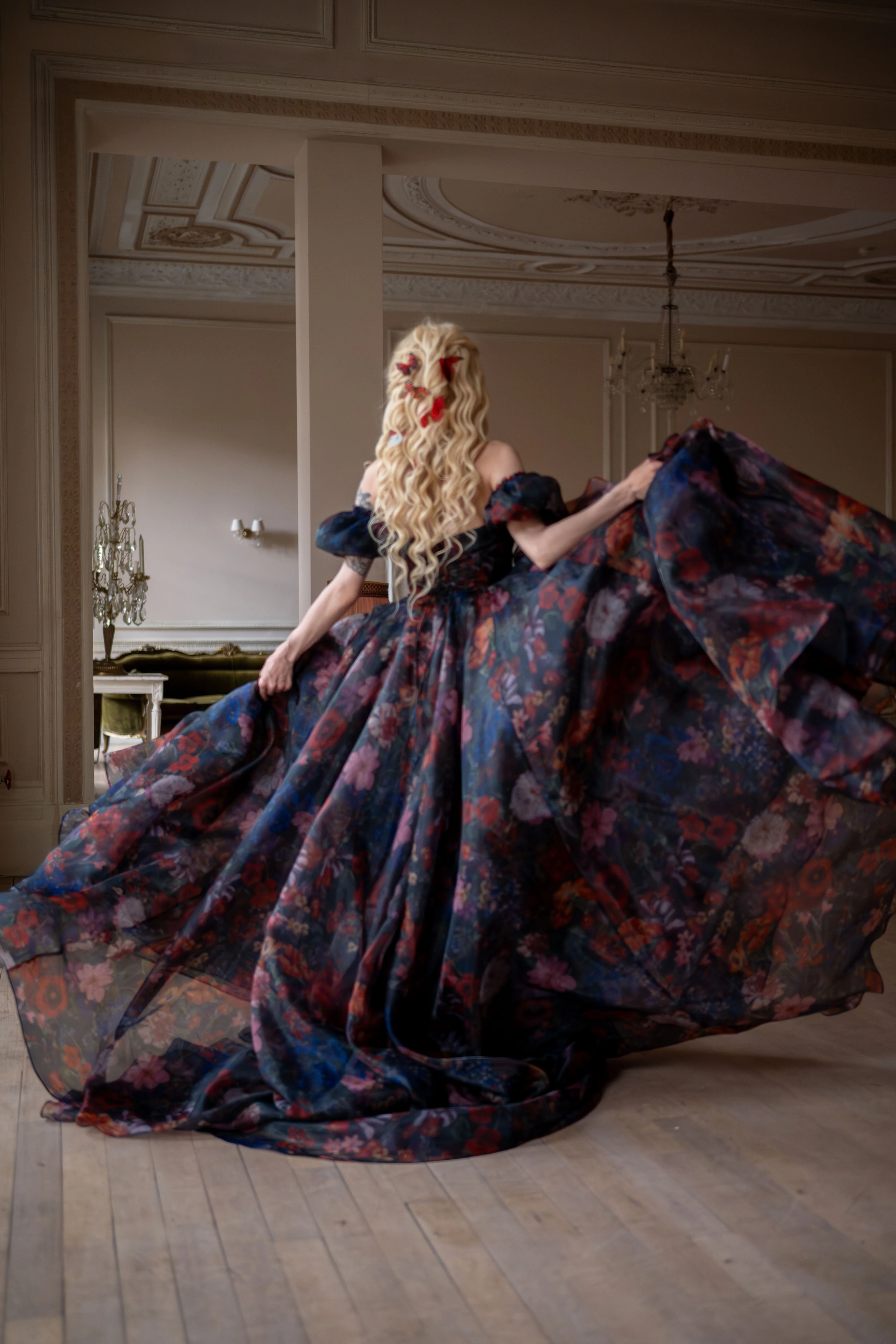 Jardin d’Ébène Renaissance Gown - Image 13