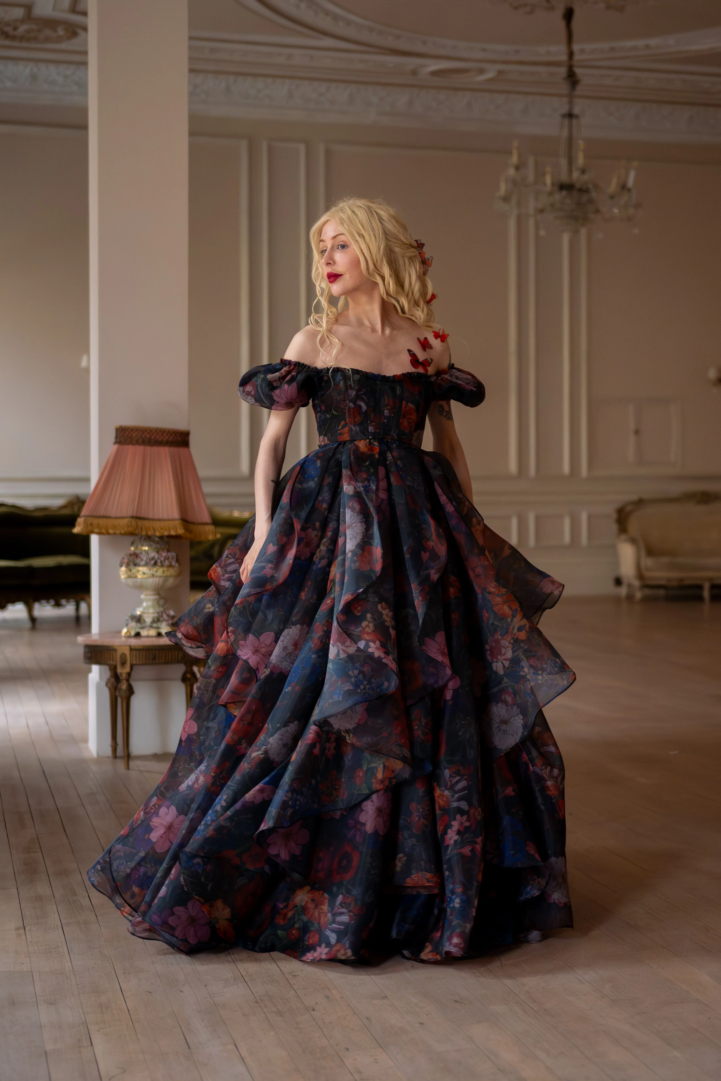 Jardin d’Ébène Renaissance Gown - Image 14