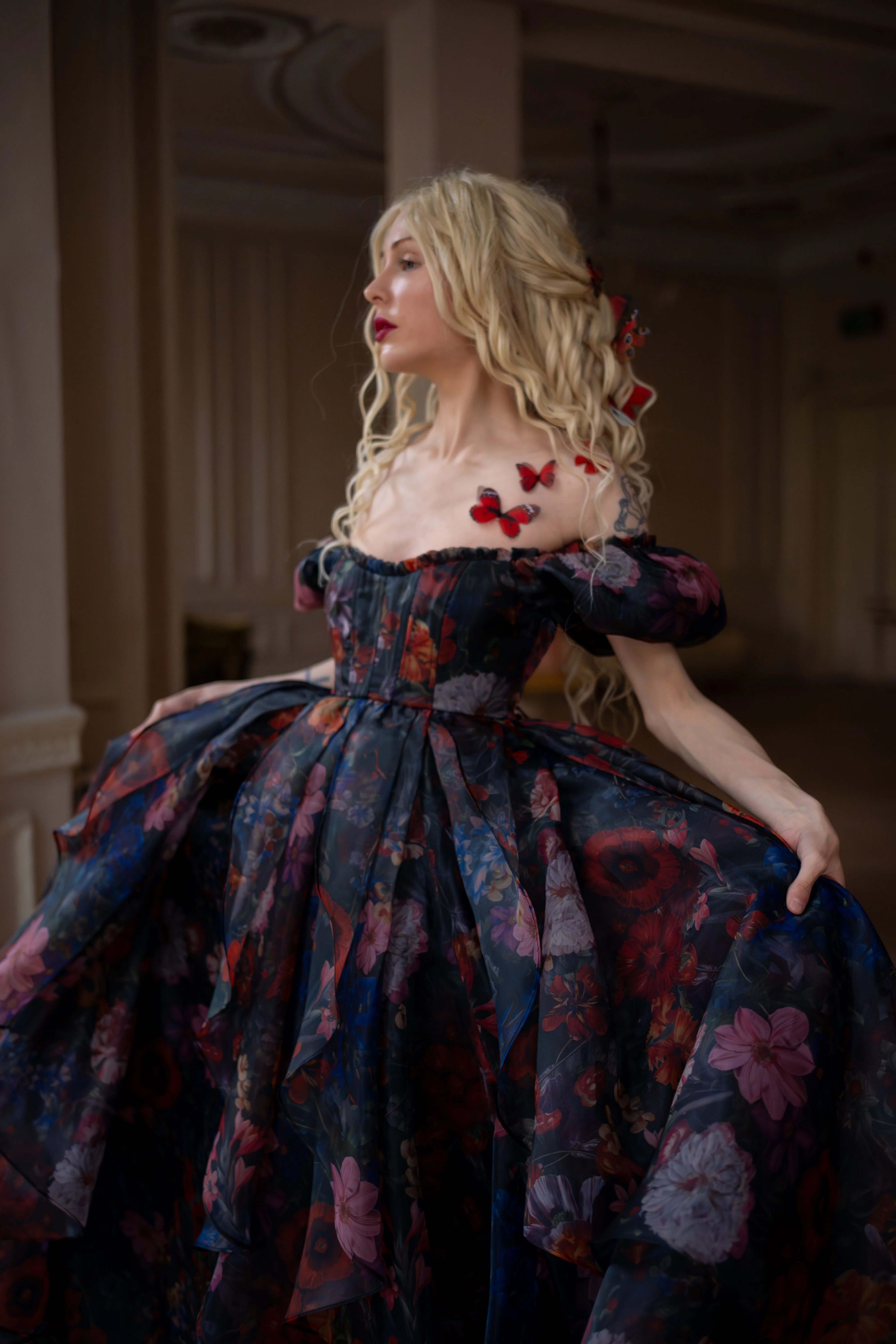 Jardin d’Ébène Renaissance Gown - Image 15