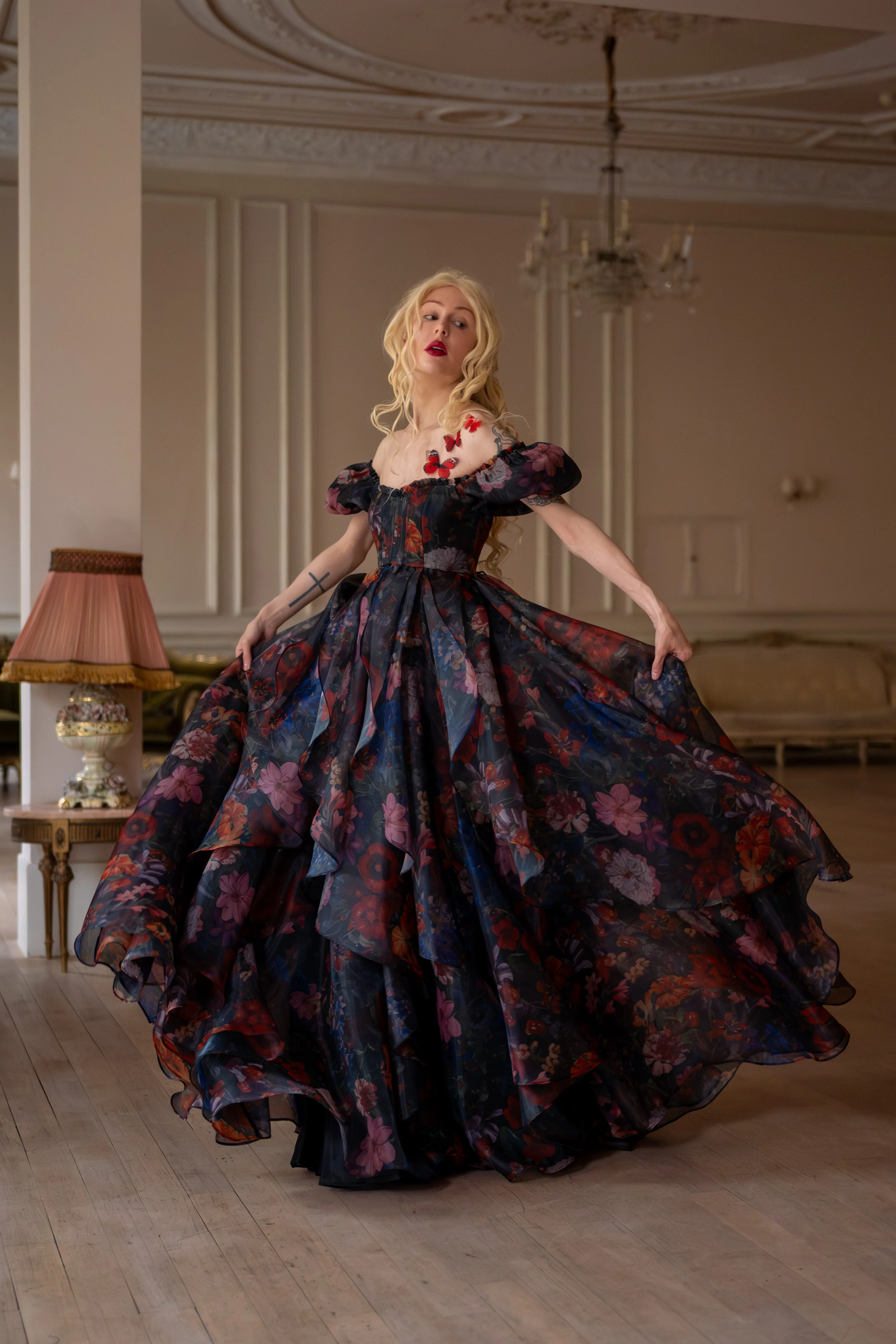 Jardin d’Ébène Renaissance Gown - Image 5