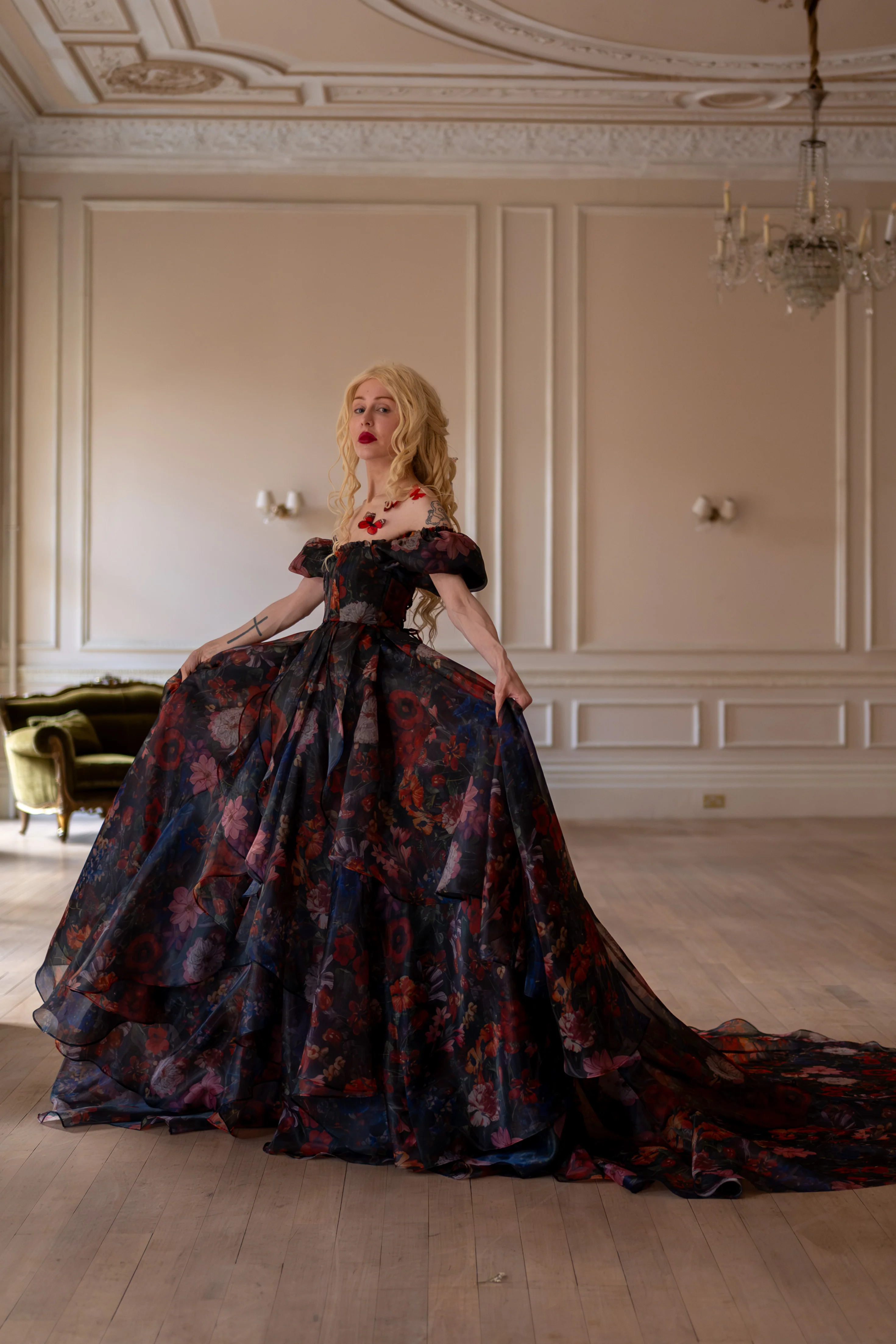 Jardin d’Ébène Renaissance Gown - Image 6