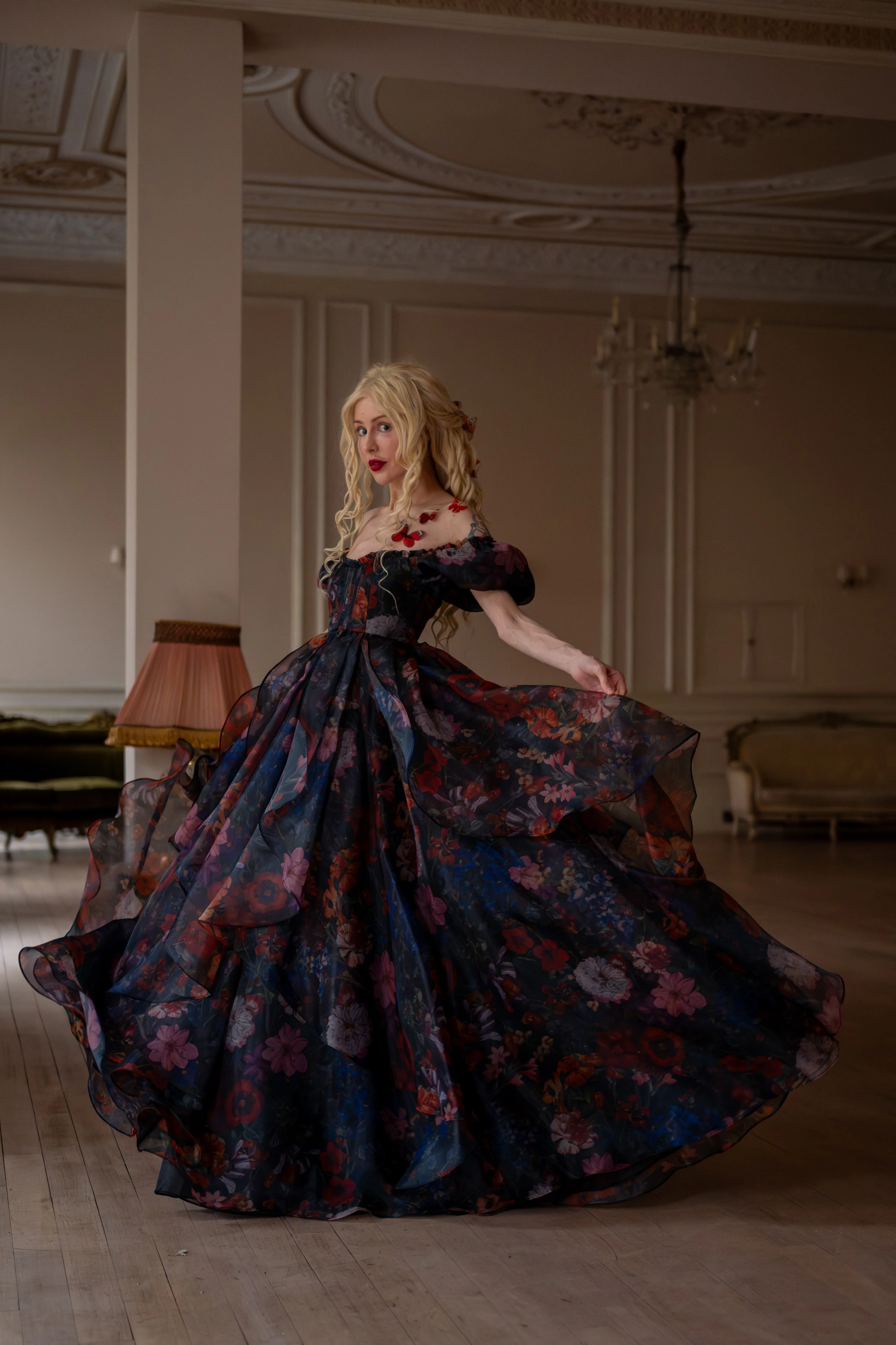 Jardin d’Ébène Renaissance Gown - Image 8