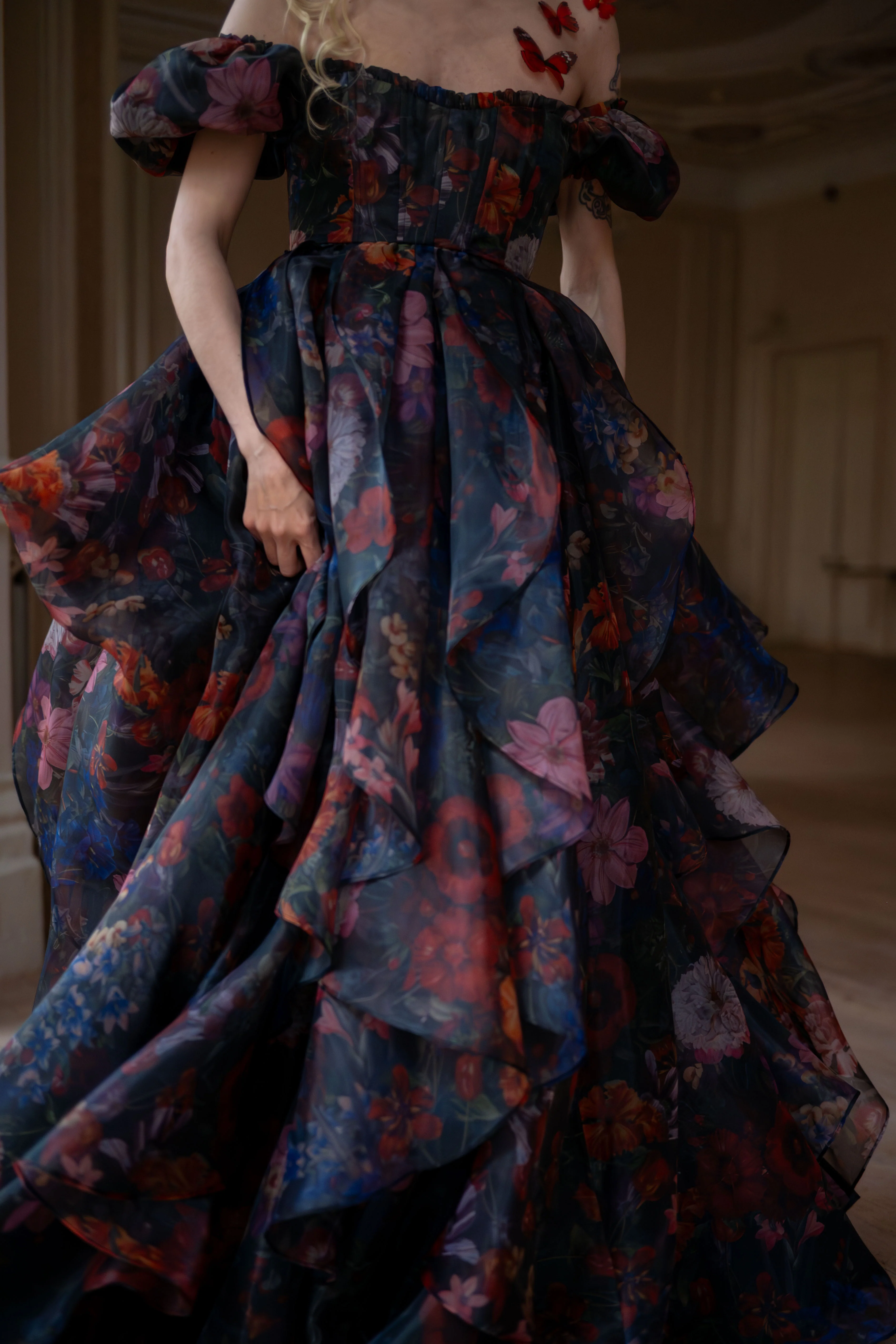 Jardin d’Ébène Renaissance Gown - Image 9