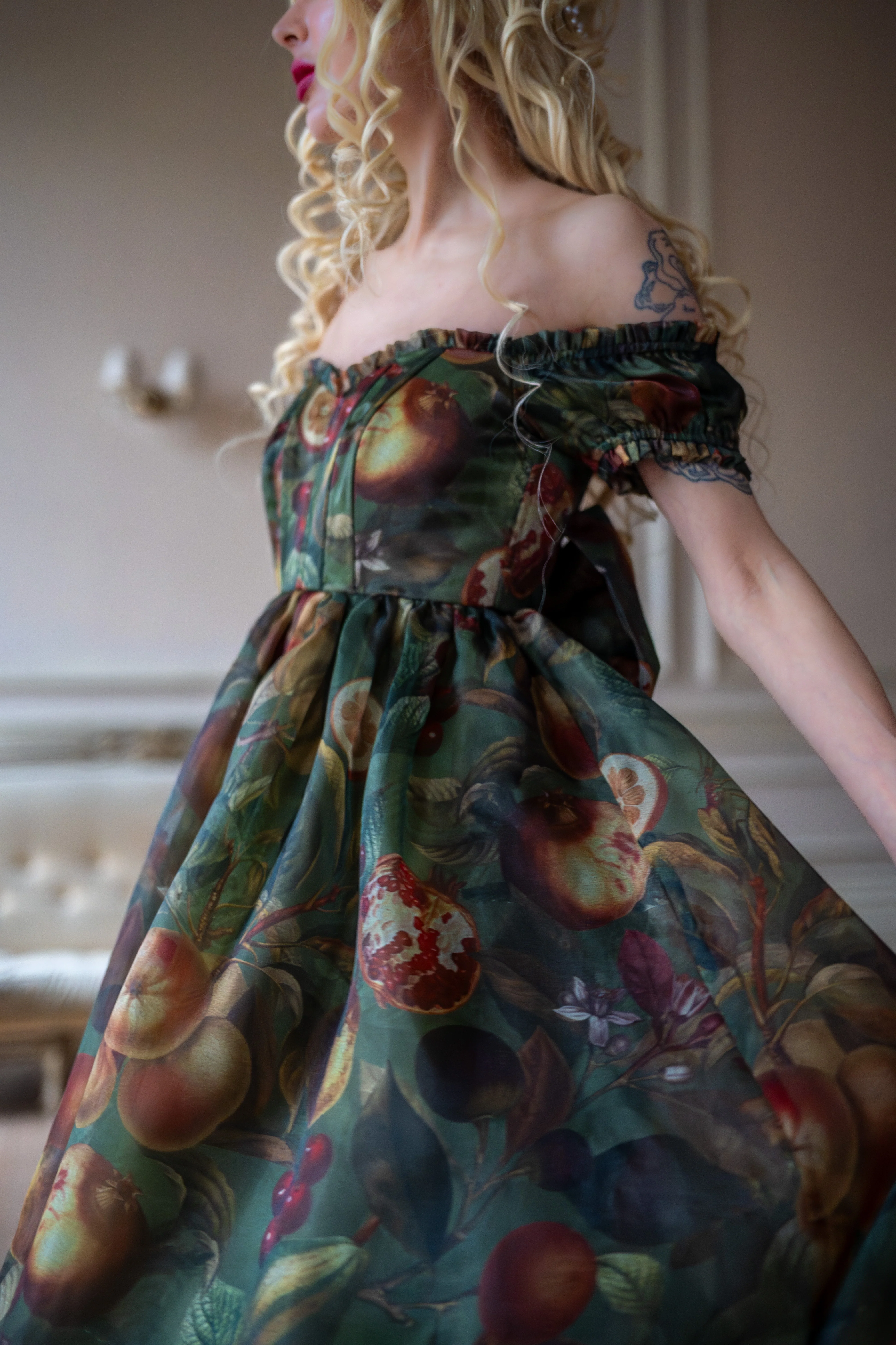 Renaissance Bounty Siren Dress - Image 10