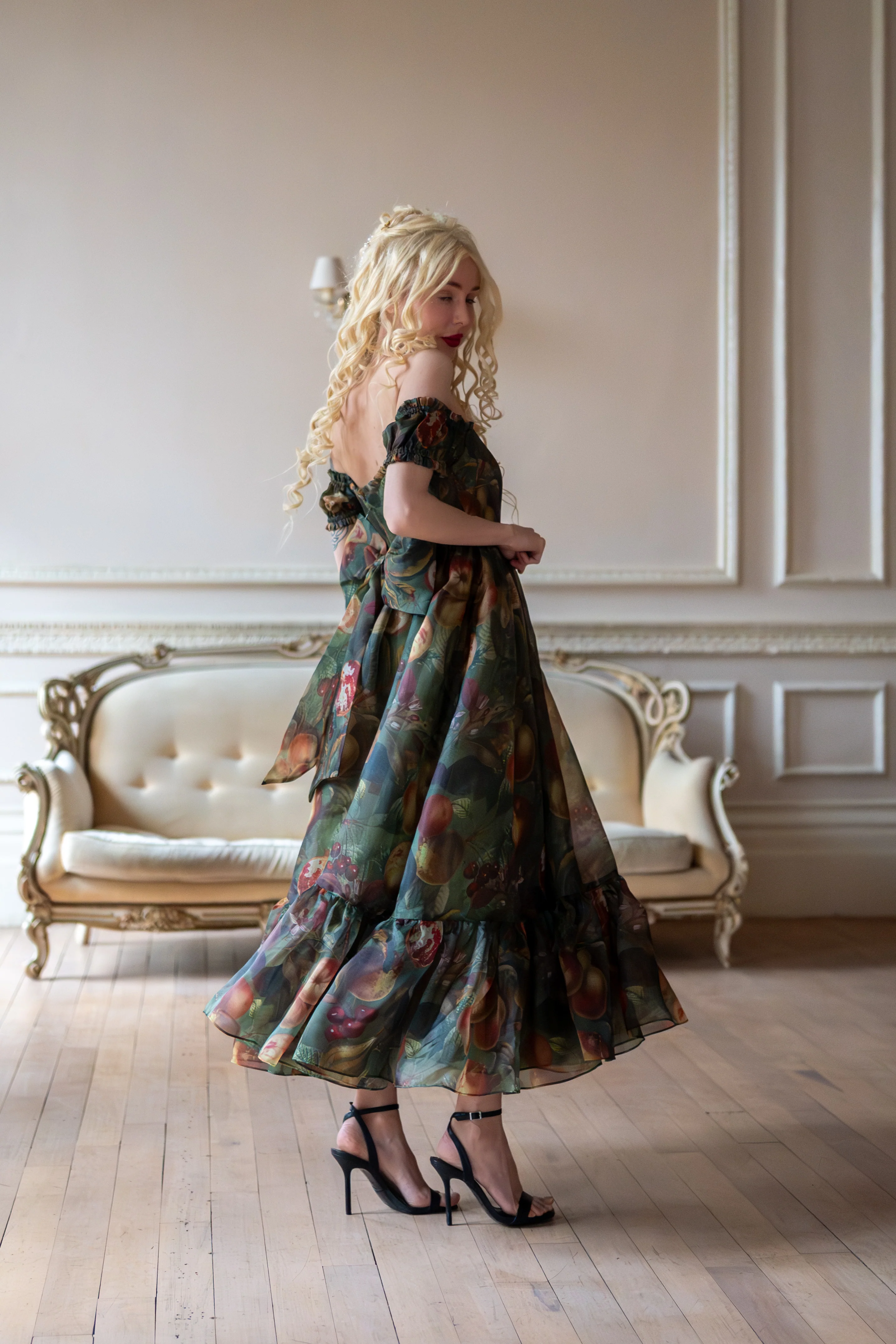 Renaissance Bounty Siren Dress - Image 11