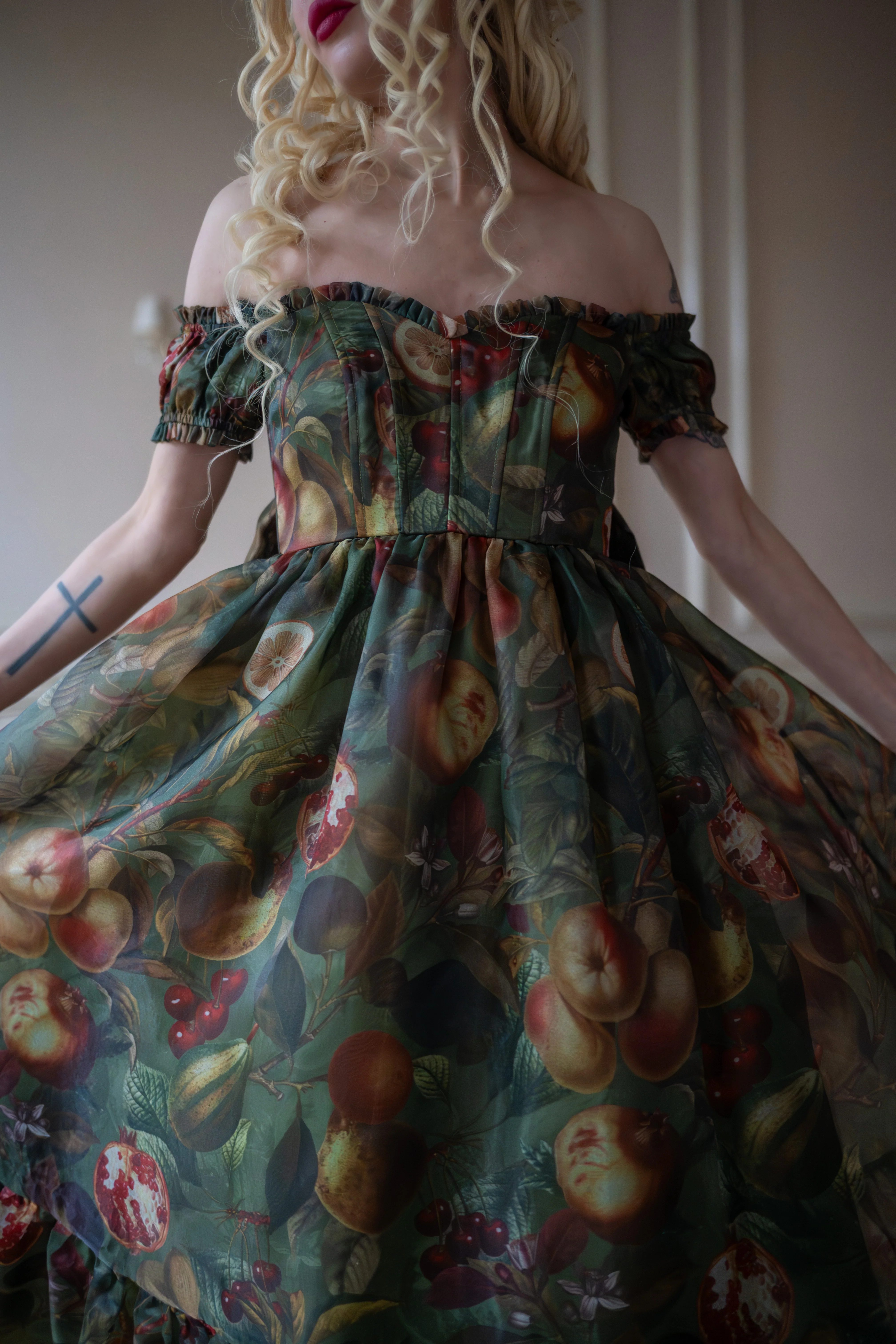 Renaissance Bounty Siren Dress - Image 7