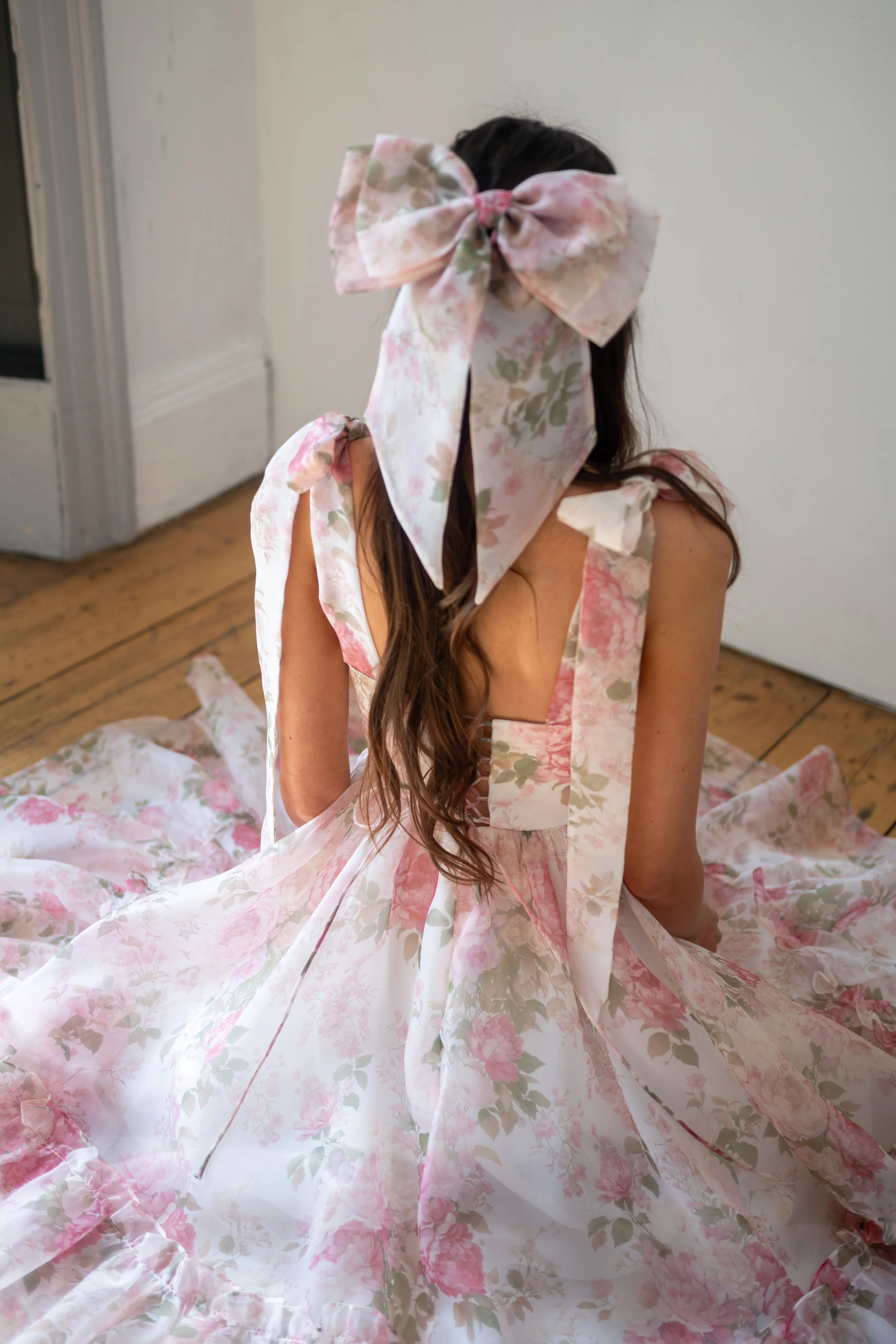 Romantic Reverie Winged Bow - Image 4
