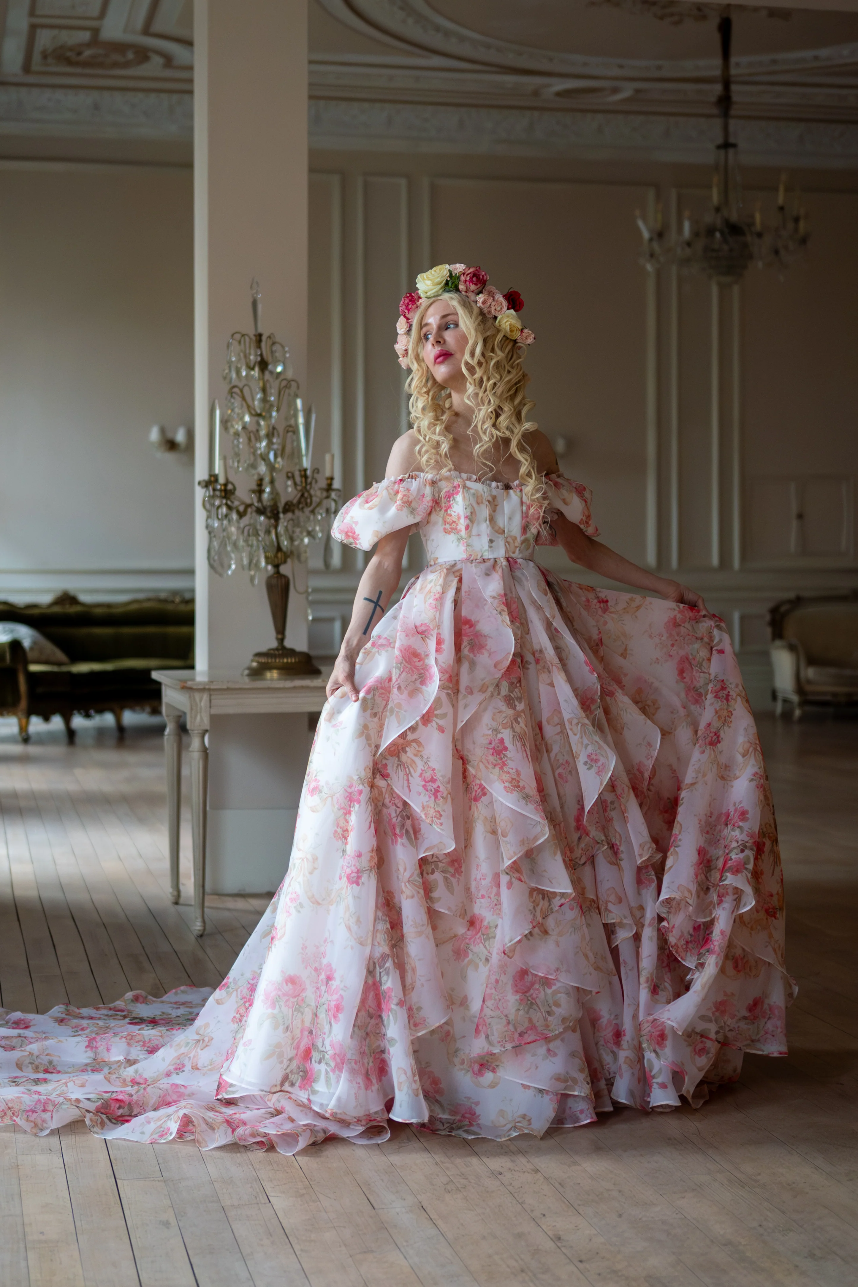 Venetian Rose Renaissance Gown - Image 13