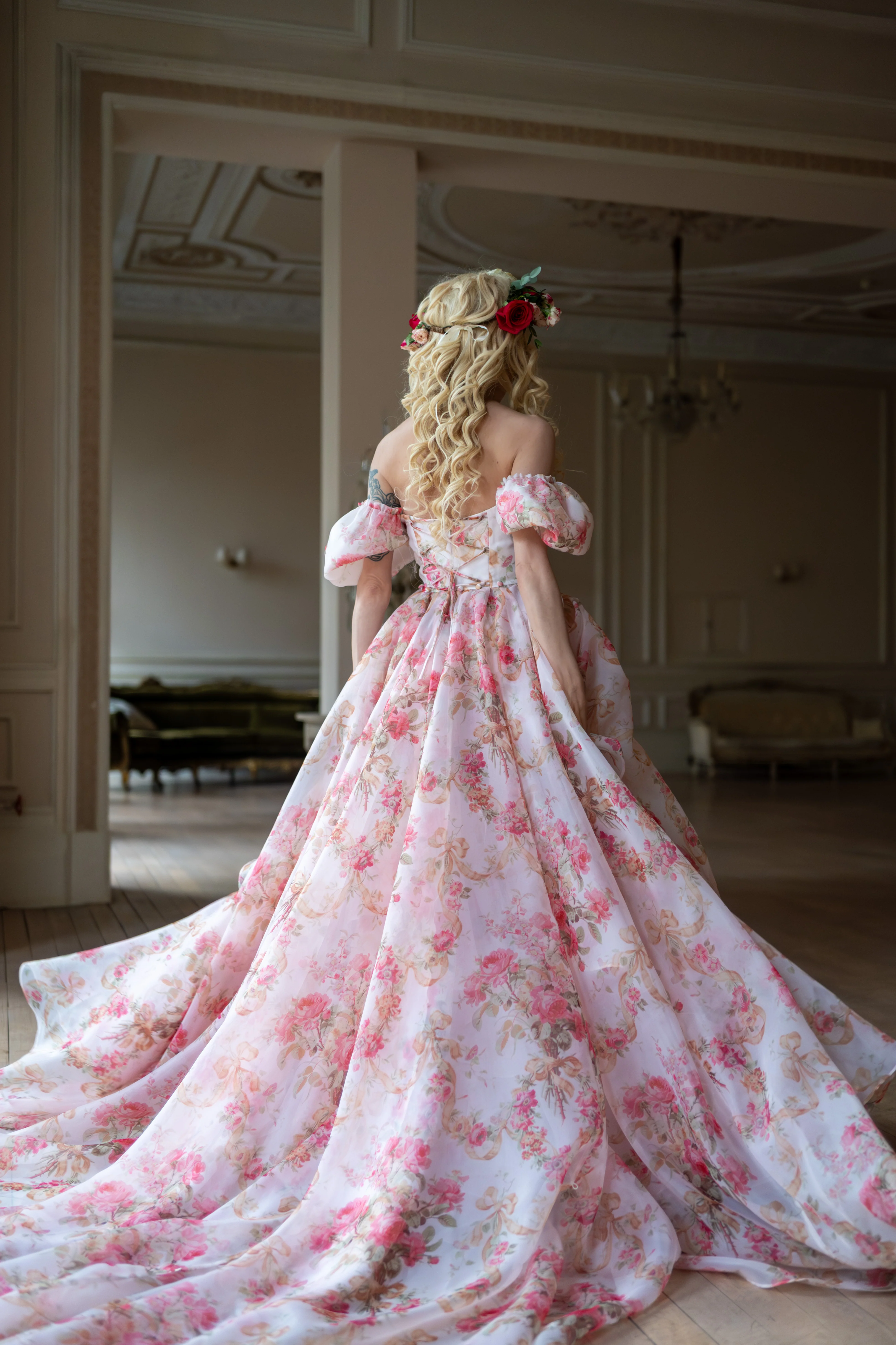 Venetian Rose Renaissance Gown - Image 14