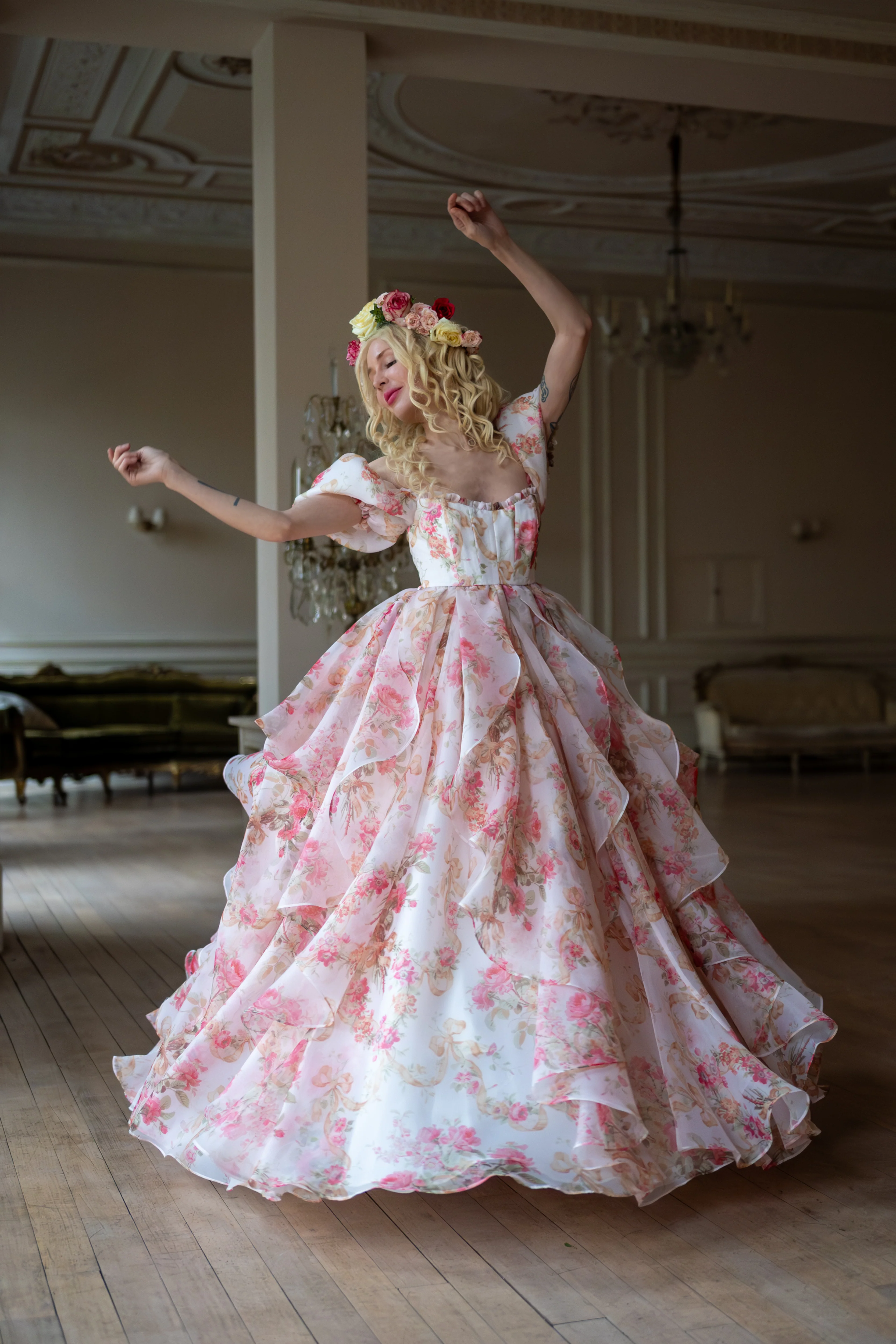 Venetian Rose Renaissance Gown - Image 17