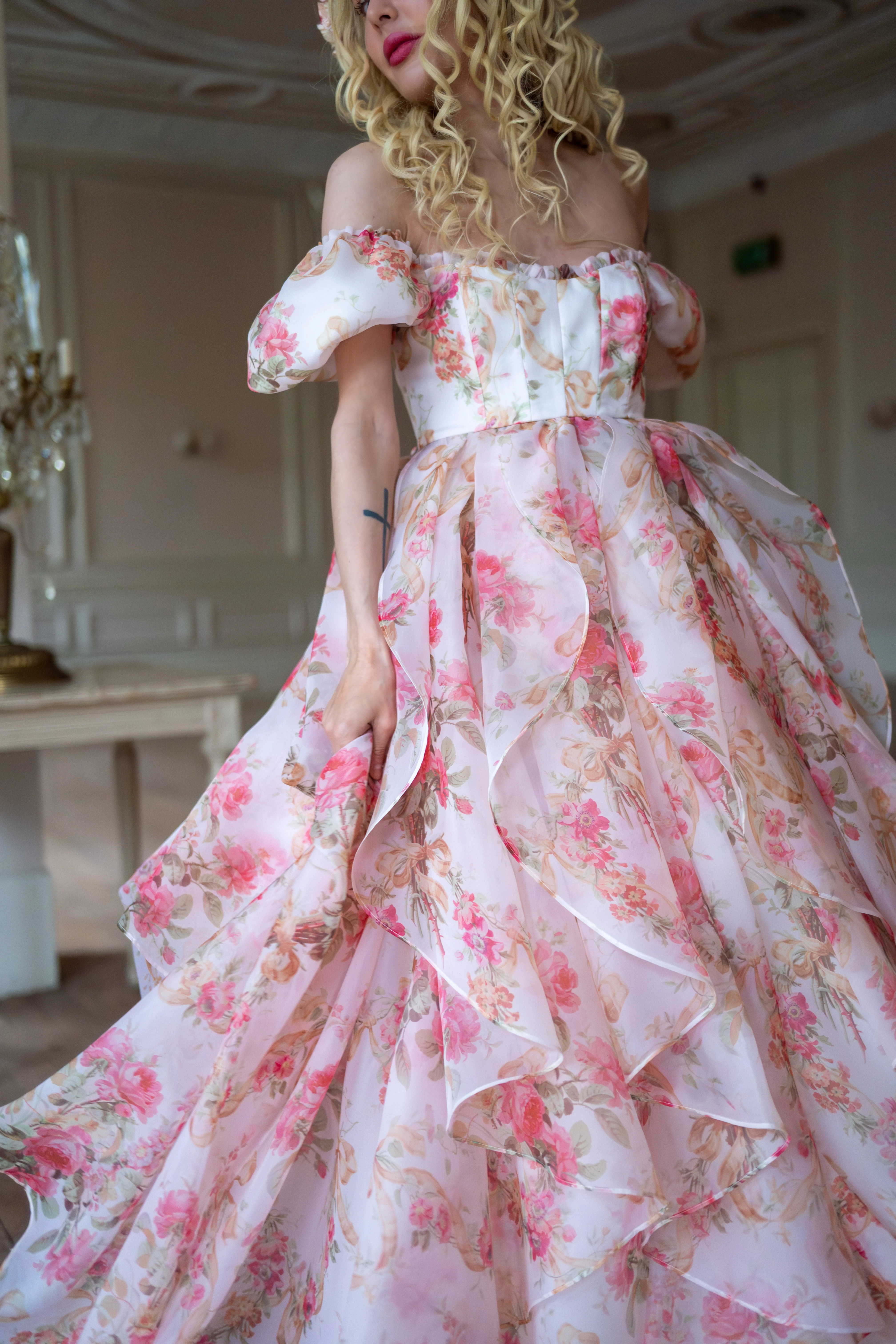 Venetian Rose Renaissance Gown - Image 3