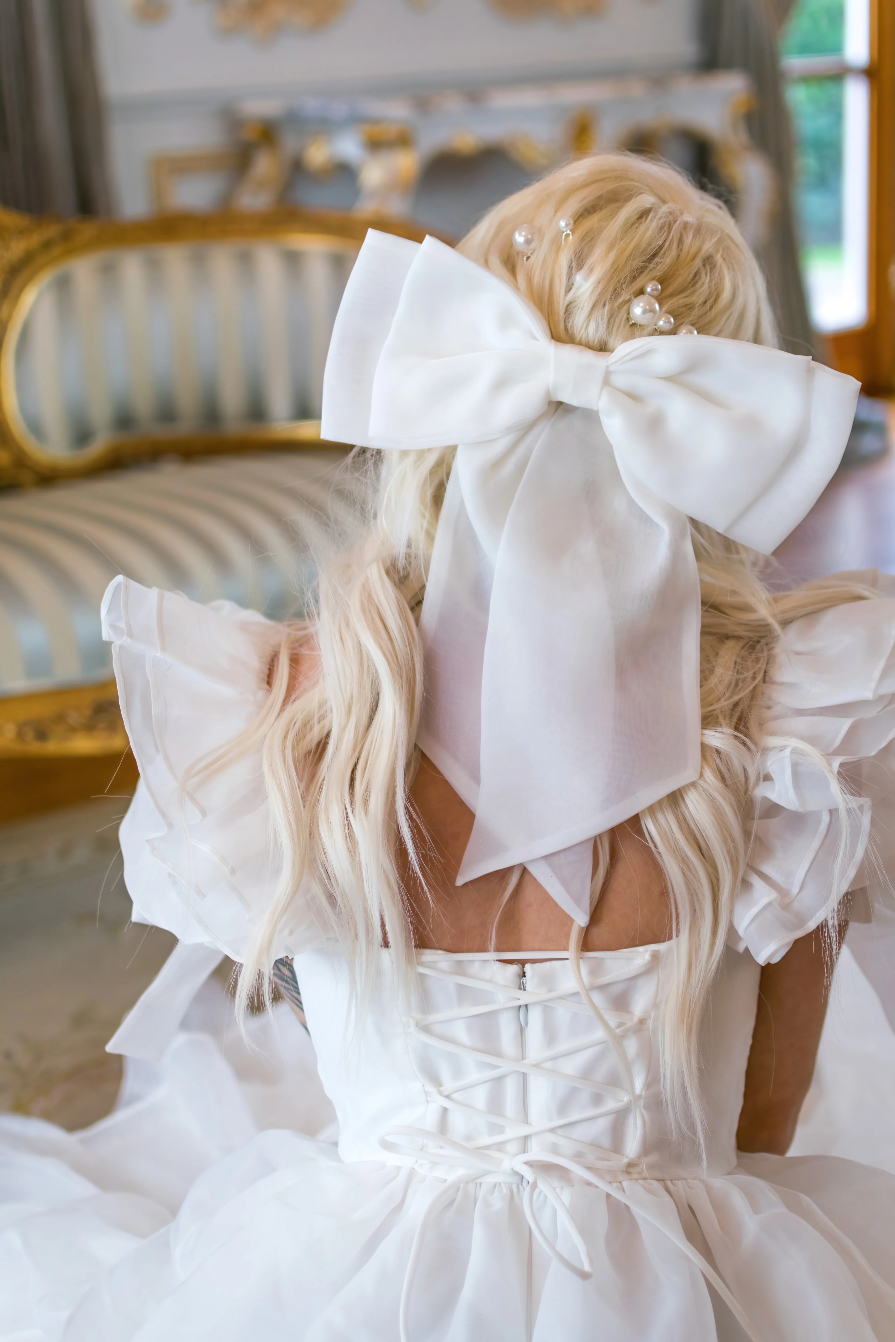 White Swan Winged Bow - Image 3