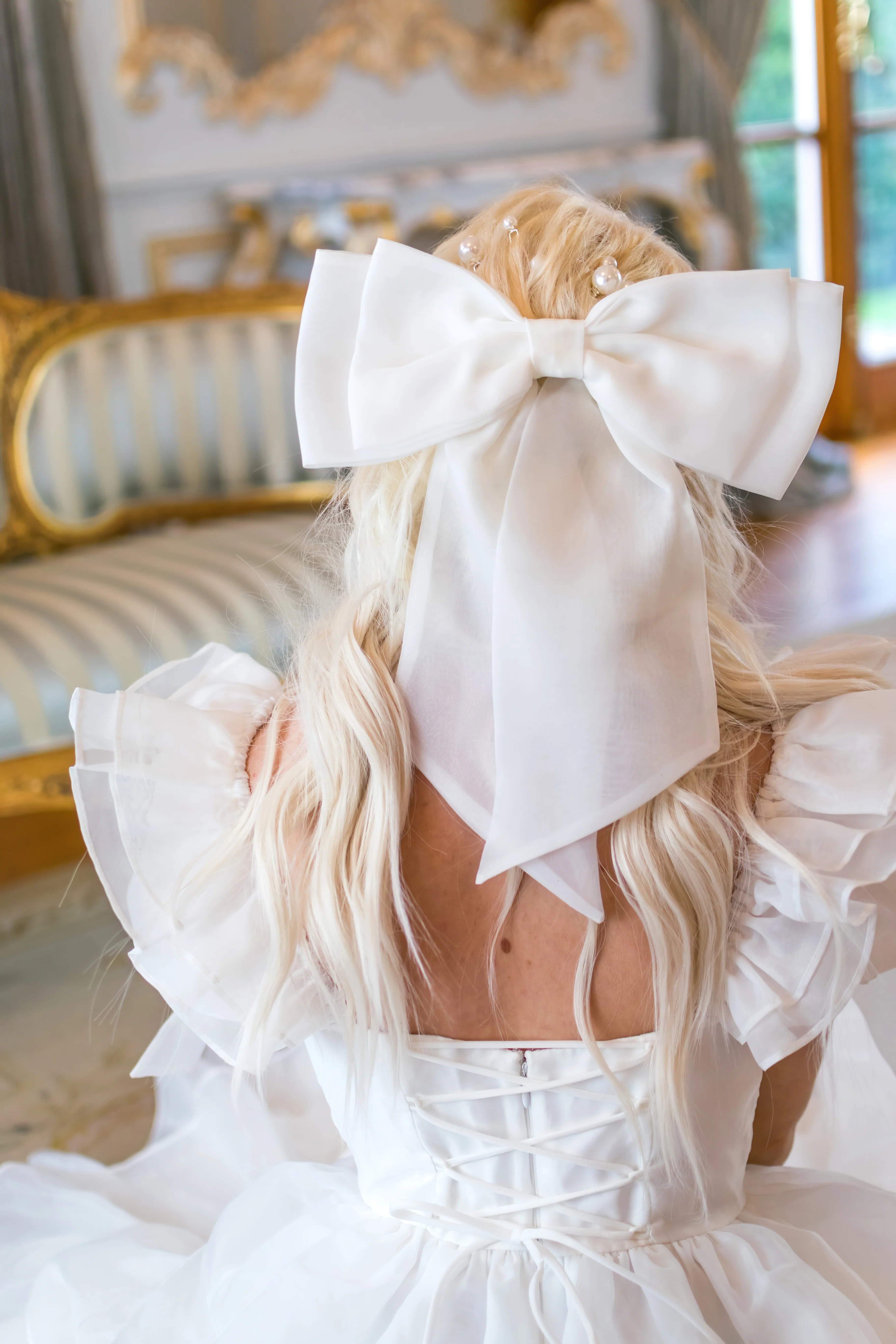 White Swan Winged Bow - Image 4